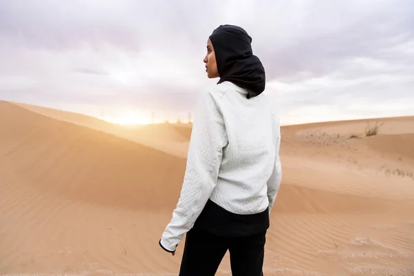 Bella Donna Araba Medio Orientale Che Indossa Allenamento Hijab All — Foto Stock