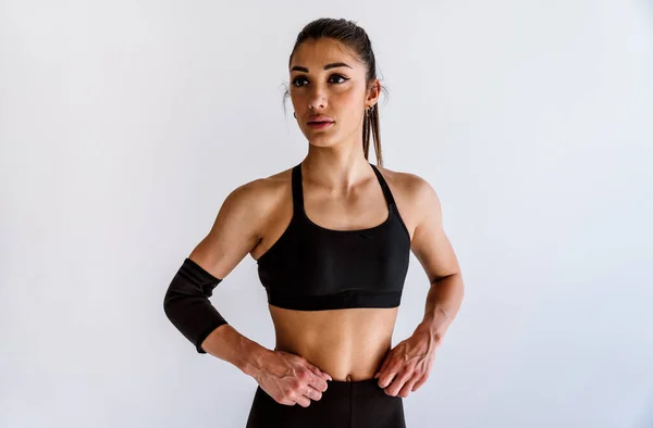 Joven Atleta Entrenando Gimnasio Usando Equipo Deportivo Una Mujer Forma —  Fotos de Stock