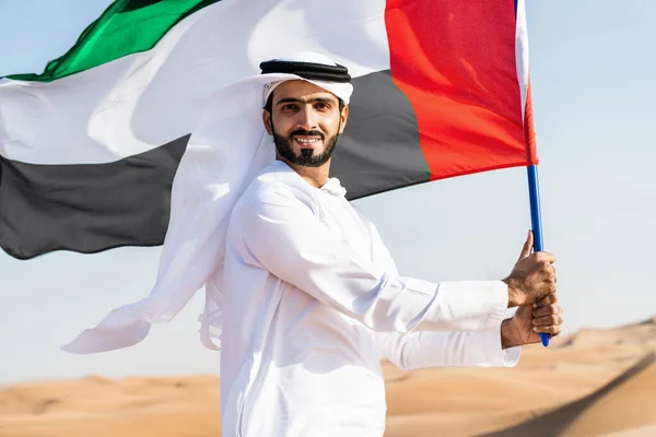 Hombre Oriente Medio Que Viste Tradicional Emirati Kandura Árabe Desierto — Foto de Stock
