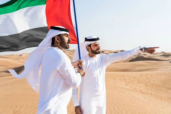Due Uomini Mediorientali Che Indossano Tradizionale Kandura Araba Emirati Che — Foto Stock
