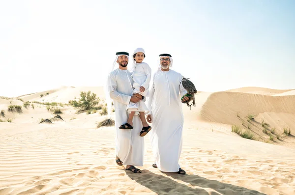 Tre Generazioni Famiglie Che Fanno Safari Nel Deserto Dubai Nonno — Foto Stock
