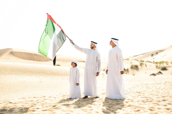Familie Dritter Generation Auf Safari Der Wüste Von Dubai Weißen — Stockfoto