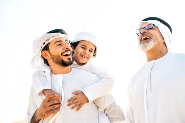 Drie Generaties Familie Maken Een Safari Woestijn Van Dubai Witte — Stockfoto