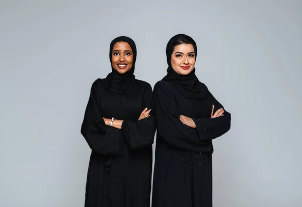 Hermosas Mujeres Árabes Oriente Medio Con Vestido Tradicional Abaya Estudio — Foto de Stock