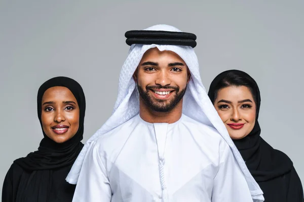 Mooie Arabische Vrouwen Uit Het Midden Oosten Met Traditionele Abaya — Stockfoto