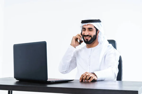 Emirate Middle Eastern Businessman Wearing Kandora Working Office Dubai Handsome — Stock Photo, Image