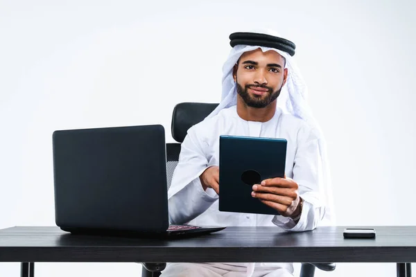 Emirate Middle Eastern Businessman Wearing Kandora Working Office Dubai Handsome — Stock Photo, Image