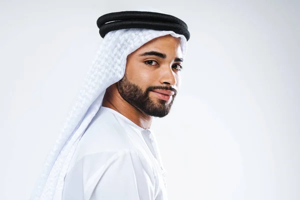 Jóképű Arab Közel Keleti Férfi Hagyományos Kandorával Stúdióban Arab Muszlim — Stock Fotó