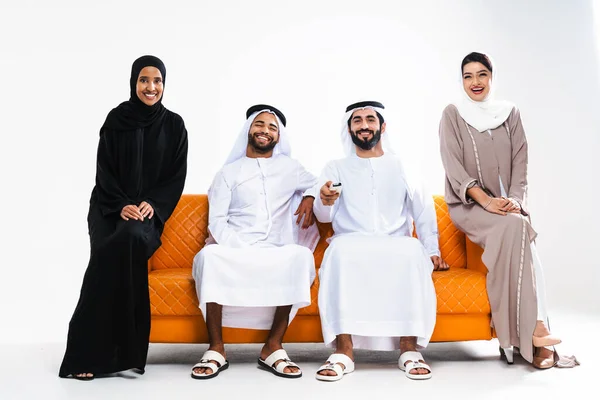 Hermoso Árabe Oriente Medio Feliz Grupo Amigos Vistiendo Abaya Tradicional — Foto de Stock
