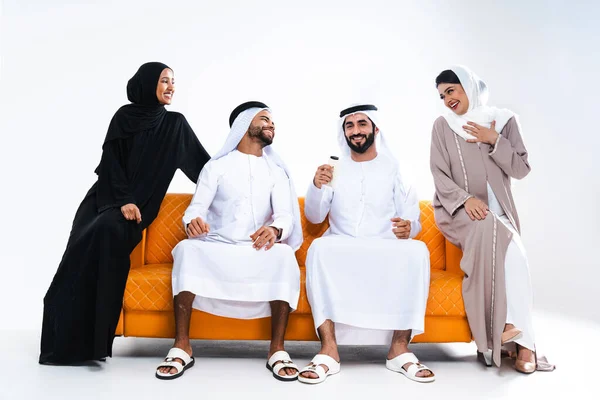 Schöne Arabische Freunde Aus Dem Nahen Osten Die Hause Traditionelle — Stockfoto