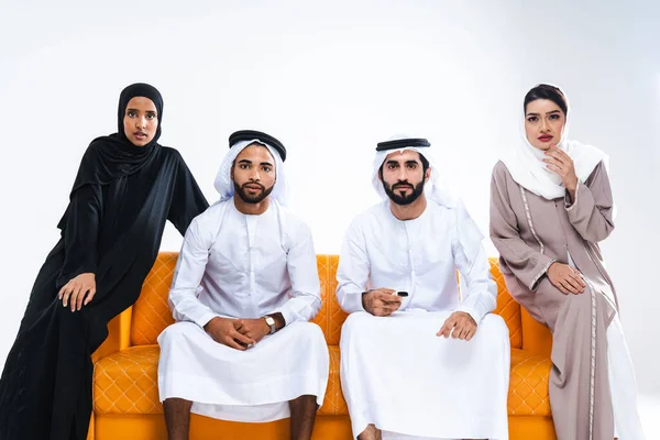 Beau Arabe Moyen Orient Heureux Groupe Amis Portant Traditionnel Abaya — Photo