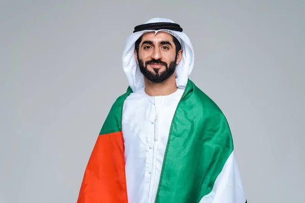 Stilig Arabisk Mellanösterländsk Man Med Traditionell Kandora Ateljé Arabisk Muslim — Stockfoto