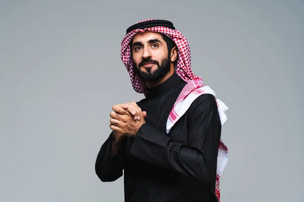 Handsome Arab Middle Eastern Saudi Arabian Man Traditional Saudi Clothing — Stock Photo, Image