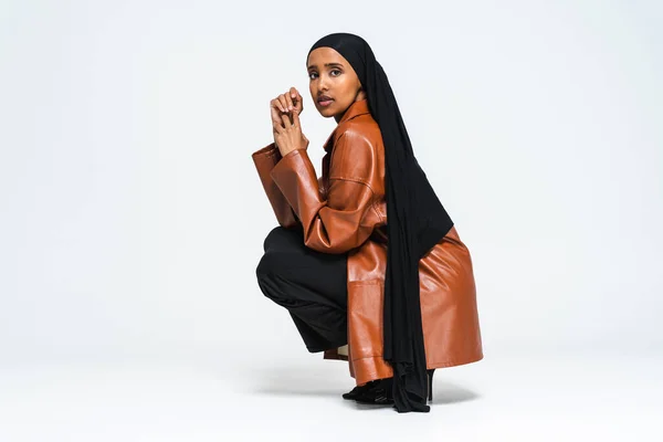 Mooie Arabische Vrouw Uit Het Midden Oosten Met Traditionele Abaya — Stockfoto