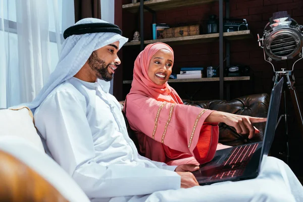 Happy Middle Eastern Couple Wearing Traditional Arab Clothing Home Married — Stock Photo, Image