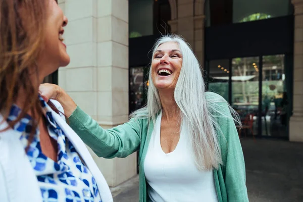 Wanita Senior Cantik Yang Terikat Luar Kota Teman Wanita Dewasa — Stok Foto
