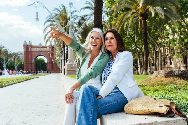 Beautiful Senior Women Bonding Outdoors City Attractive Cheerful Mature Female — Stock Photo, Image