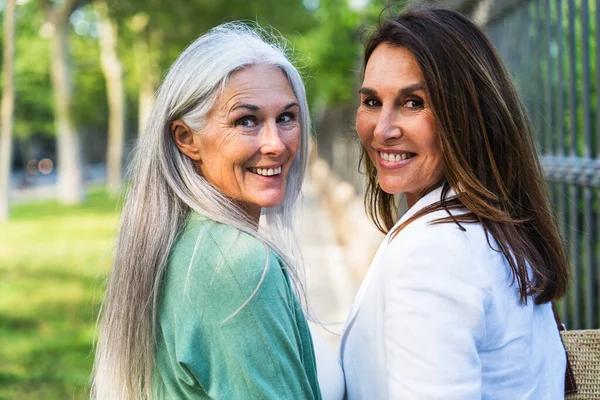 stock image Beautiful senior women bonding outdoors in the city - Attractive cheerful mature female friends having fun, shopping and bonding, concepts about elderly lifestyle