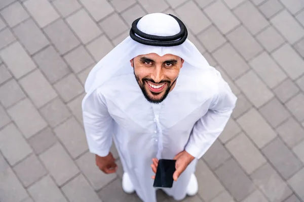 Arab Middle Eastern Man Wearing Emirati Kandora Traditional Clothing City — Stock Photo, Image