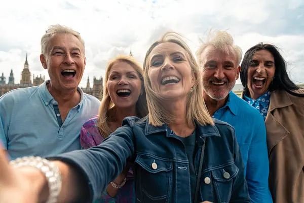 Group Old Friends Spending Time Together Main Parts London Visiting — Stock Photo, Image