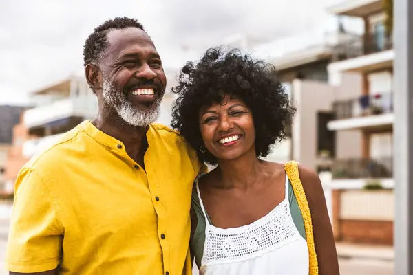Schönes Reifes Schwarzes Liebespaar Meer Verheiratete Afrikanische Paare Mittleren Alters — Stockfoto