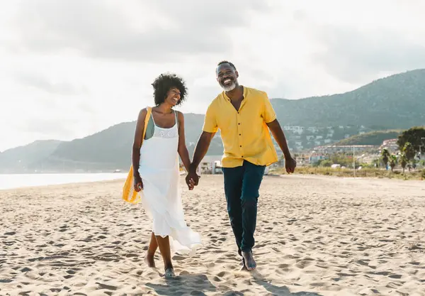 Hermosa Pareja Negra Madura Amantes Citas Playa Casado Africano Mediana — Foto de Stock