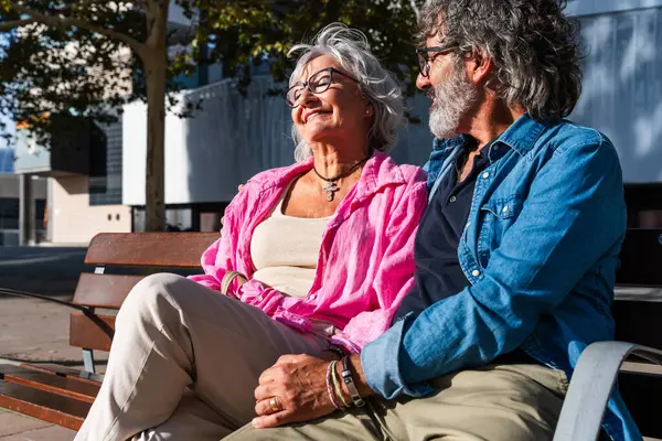 Schöne Glückliche Senioren Die Sich Freien Zusammentun Fröhliche Senioren Romantisches — Stockfoto