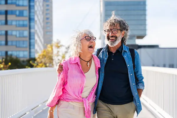 Mooi Gelukkig Senior Koppel Bonding Buiten Vrolijke Oude Mensen Romantische — Stockfoto