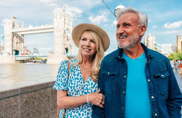 Glückliches Senioren Paar Das Zeit Miteinander London Verbringt Konzepte Dienstalter — Stockfoto