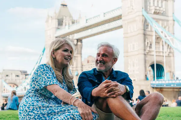 Glückliches Senioren Paar Das Zeit Miteinander London Verbringt Konzepte Dienstalter — Stockfoto