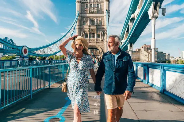 Feliz Pareja Mayor Pasando Tiempo Juntos Ciudad Londres Conceptos Sobre —  Fotos de Stock