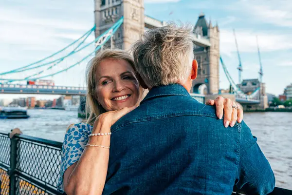 Glada Äldre Par Spenderar Tid Tillsammans London City Begrepp Ålder — Stockfoto