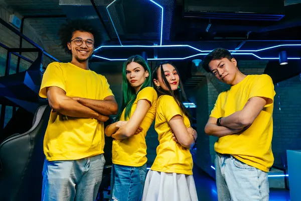 Multi Etnische Groep Van Jonge Vrienden Spelen Videogames Team Van — Stockfoto