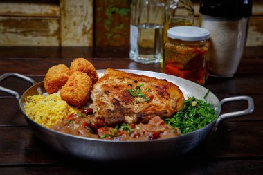 Tavuklu pilav ve sebze