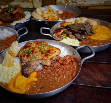 Meksika yemeği masada.