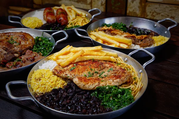 Etin bir mutfak fotoğrafı.