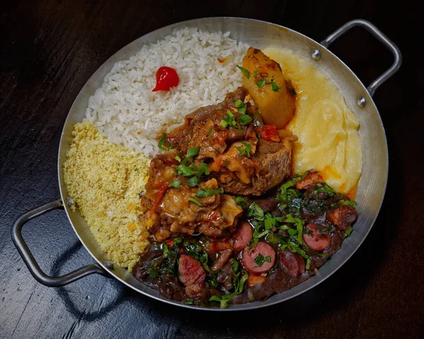 Feijoada. Brezilya 'nın en ünlü yemeği