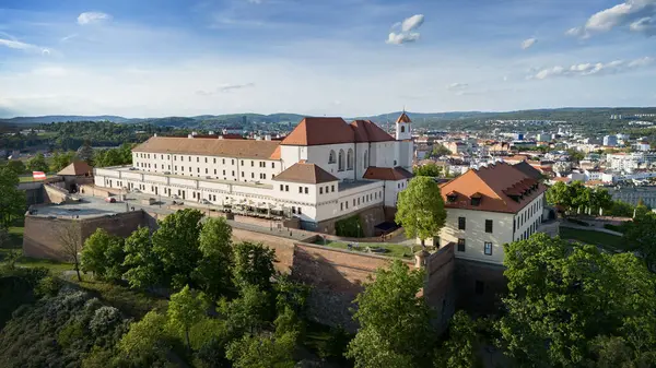 Çek Cumhuriyeti 'nin başkenti Moravya' daki Brno kentindeki ortaçağ Spilberk kalesi.