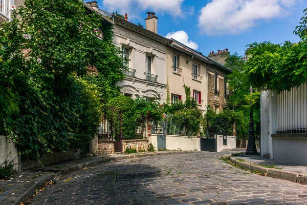 舗装された通りとラ カンパーニュ パリのかなり低い家 パリの田舎 — ストック写真