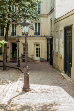 Montmartre, Paris 'te eski evler ve şehir çürümesi