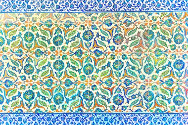 Arap kaynaklı renkli seramik zamanlar geometrik tasarımdan esinlenildi