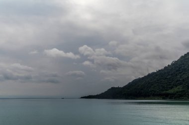 Tayland 'daki Koh Chang adasının limanı.