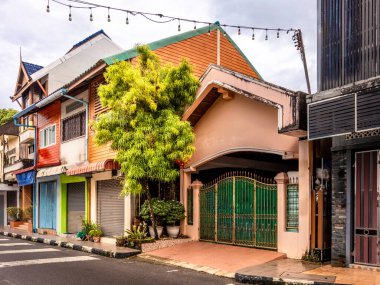 Tayland 'ın Trat kasabasındaki otantik Tayland ahşap dükkanları.