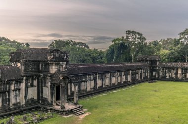 Şafakta Kamboçya 'daki Angkor Wat tapınağının detayları.