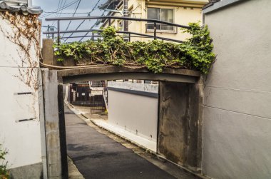 Sakin bir günde Higashiyama, Kyoto 'daki ahşap eski evlerin ve dar sokakların ayrıntıları