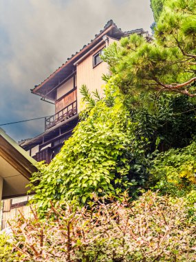 Sakin bir günde Higashiyama, Kyoto 'daki ahşap eski evlerin ve dar sokakların ayrıntıları