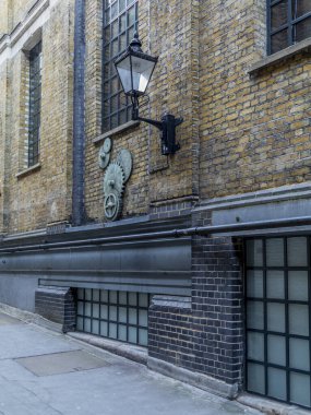 Londra 'da gizemli, kirli ve gizli bir arka sokak.