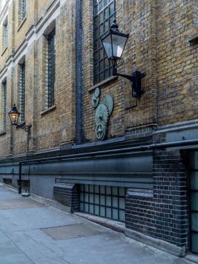 Londra 'da gizemli, kirli ve gizli bir arka sokak.