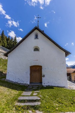 İsviçre 'deki Sedrun Alp Köyü' ndeki S. Giusep Şapeli.