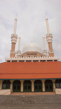 Mescid Agung Jawa Tengah Duvar Kağıdı ve Takvim Tasarımı için İkonik Cami Mimarisi
